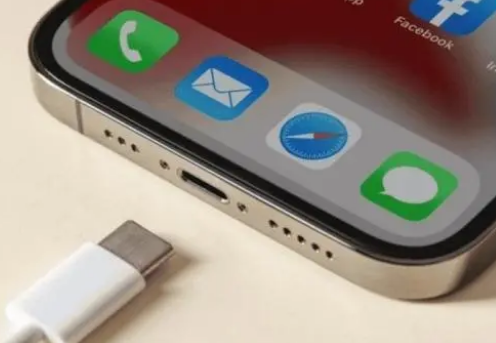 祁门苹果15维修分享iPhone15改USB-C接口后能和安卓用户互借充电器吗